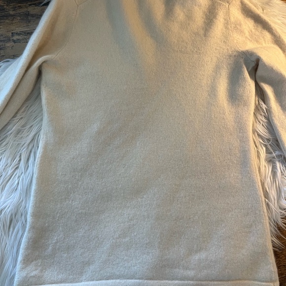 Cashmere Antonio Melani V neck sweater - Picture 9 of 11